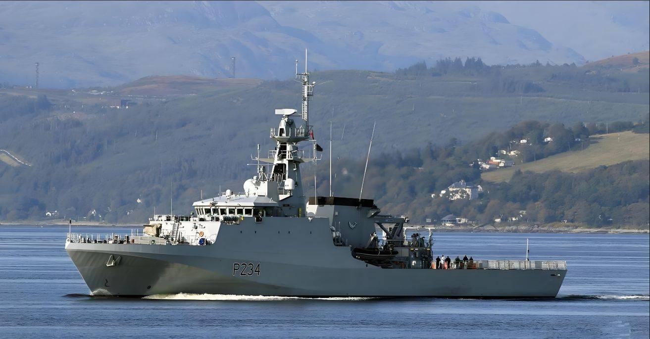 台海爆发紧张事件，英国突然出手，美国心中暗喜有炮灰帮了大忙