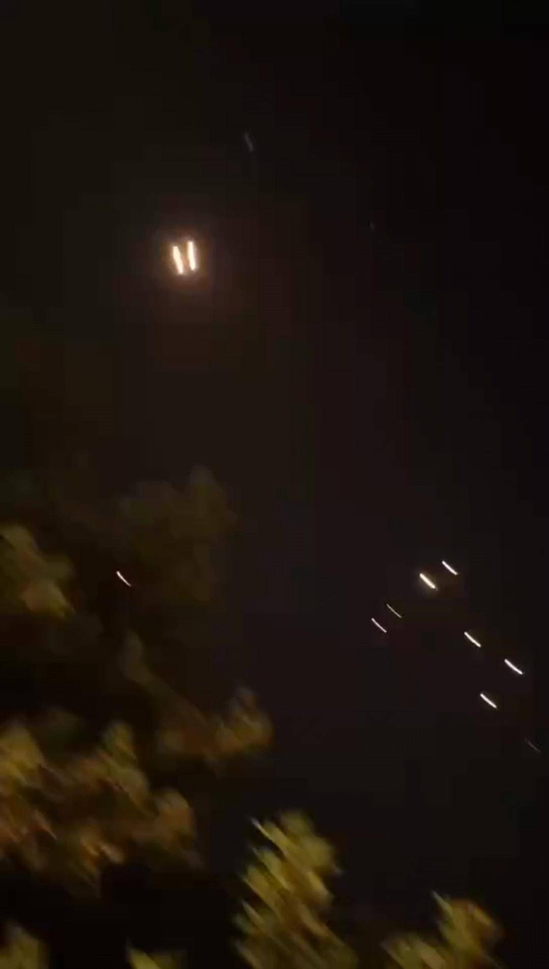 对话留守以色列的中国人：因薪资丰厚未撤离，每天向家人报平安