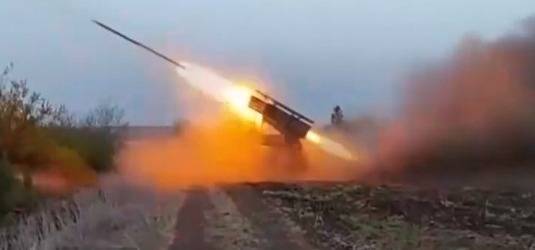 梅德韦杰夫：俄罗斯补充兵员超22万人！美五角大楼回应暂停对乌供武：不能全世界到处发