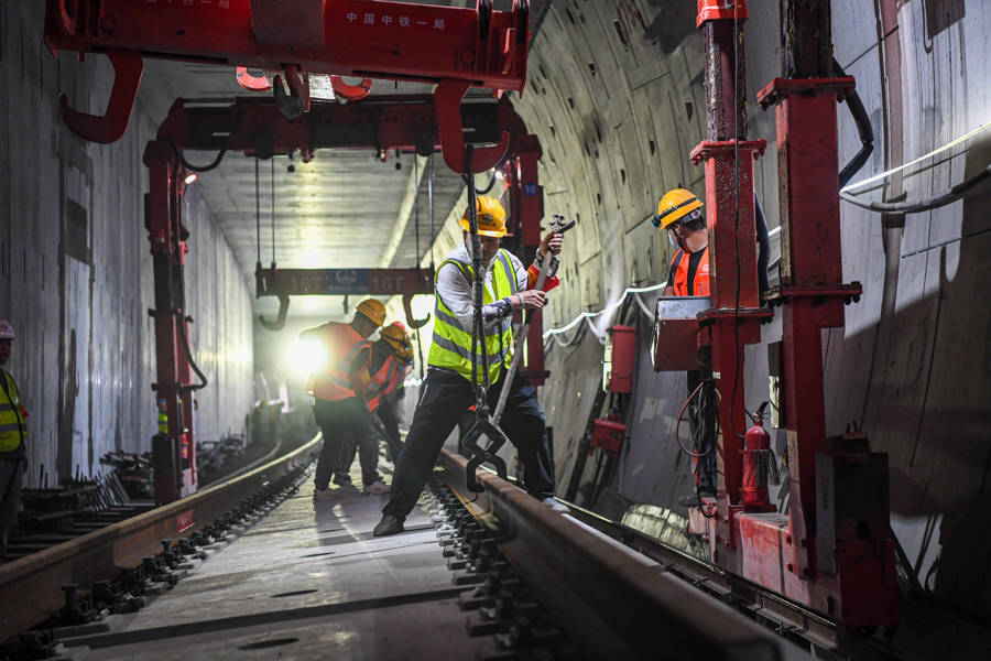 上海轨道交通22号线(原崇明线)铺轨工程正式启动