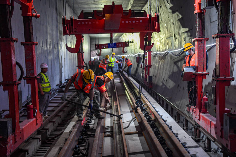 上海轨道交通22号线(原崇明线)铺轨工程正式启动