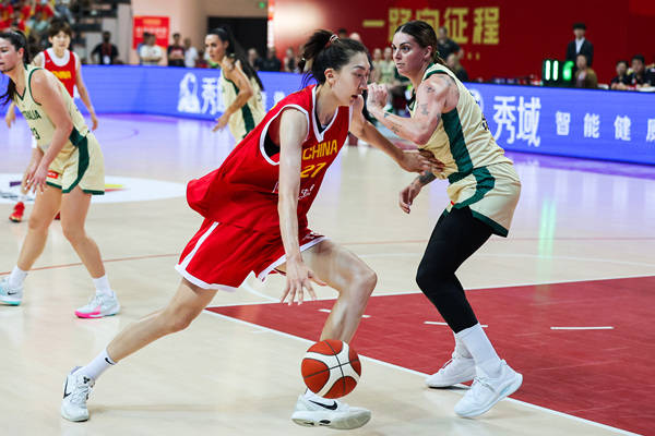 热身赛-杨舒予15分杨力维关键2罚 中国女篮逆转澳洲