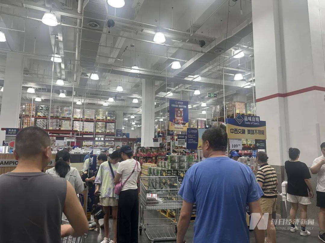 吵上热搜、上百条差评！山姆紧急下架好丽友派等多款零食！盼盼、洽洽被曝改用英文名上架山姆，包装高级、品牌更名就等于品质升级？