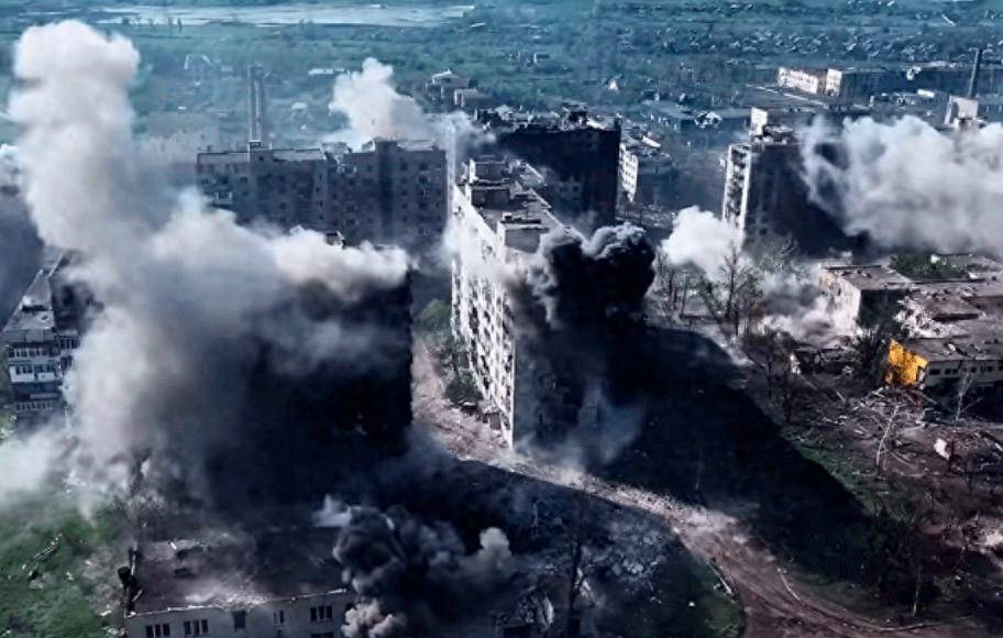 俄军抵达郊区却不攻城，有人发现不对劲：红军城只是一个“诱饵”