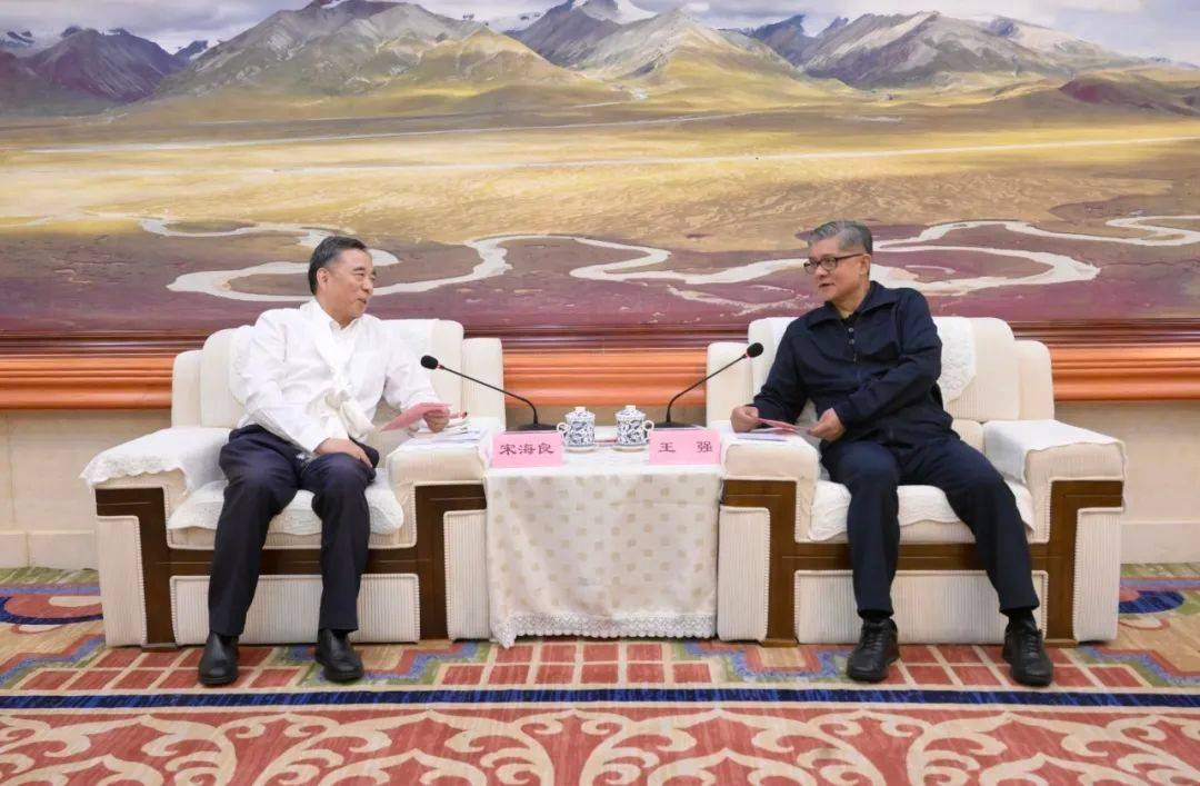 中交集团党委书记、董事长宋海良与拉萨市委副书记、市长王强会谈