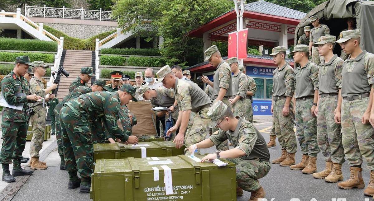 几十年来头一次,越南人民军北进中国广西,中越陆军联合集结
