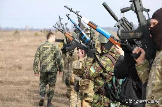 魔幻的乌克兰:除了漂亮的嫩模,还有遍地手榴弹!