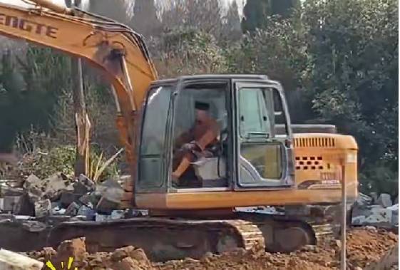 印乐法师接掌少林寺:曾拒绝评论少林寺商业化,主张农禅并重,会开挖掘机