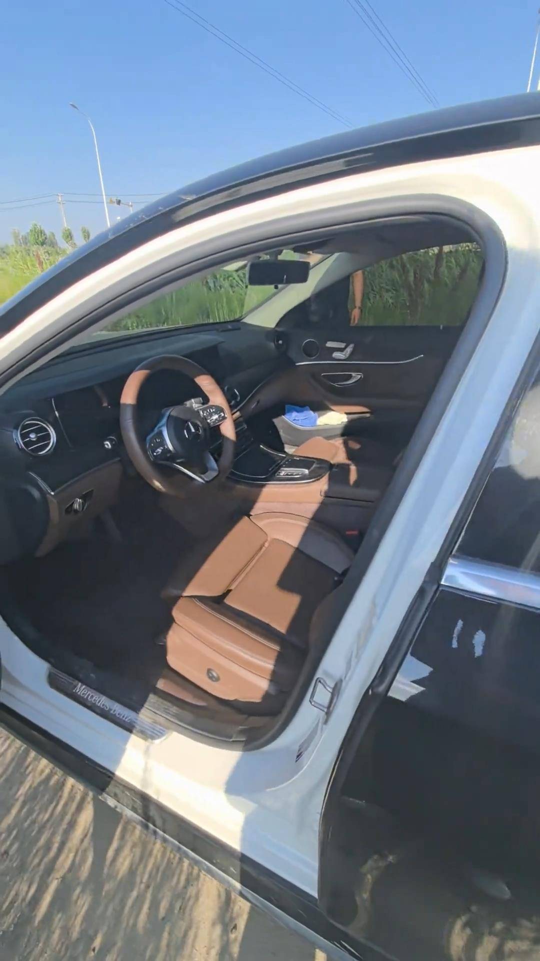 3名男孩偷开奔驰车到百公里外遗弃,2人已被抓获,车主:还好仅保险杠有轻微刮擦