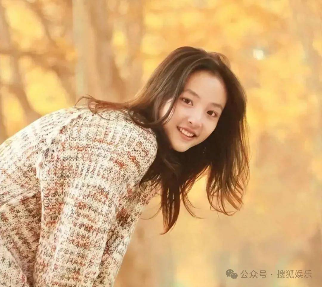 离婚三年又被拍到亲密逛超市，他俩这是纯带娃还是真复合了？