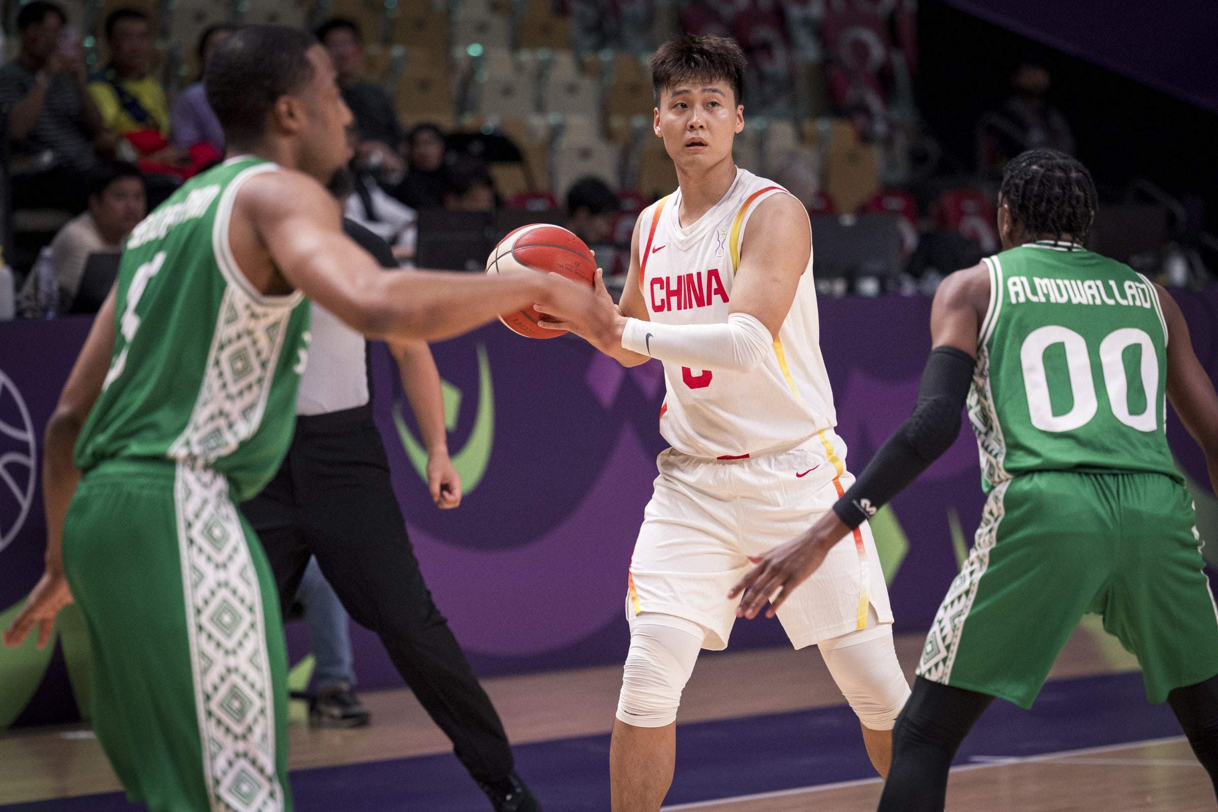 亚洲杯-胡金秋20分赵睿19+4+6 中国男篮首战险胜沙特