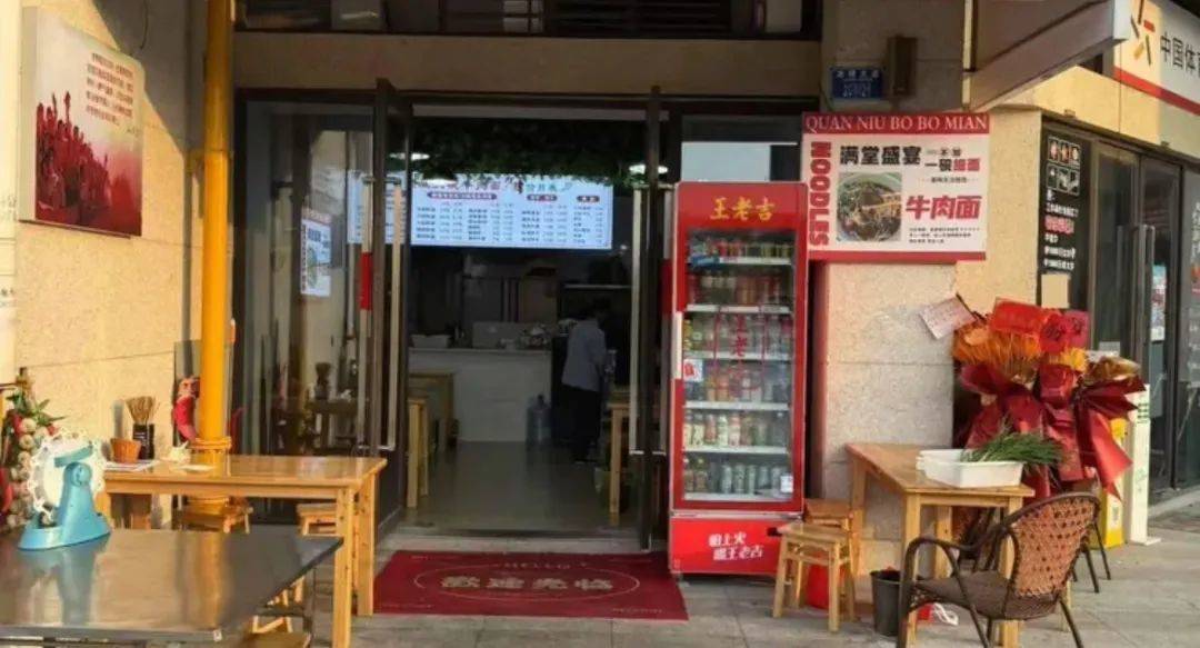 女生曝打暑假工被餐馆老板强行按摩碰到隐私部位猥亵，因无监控证据求助！重庆警方介入