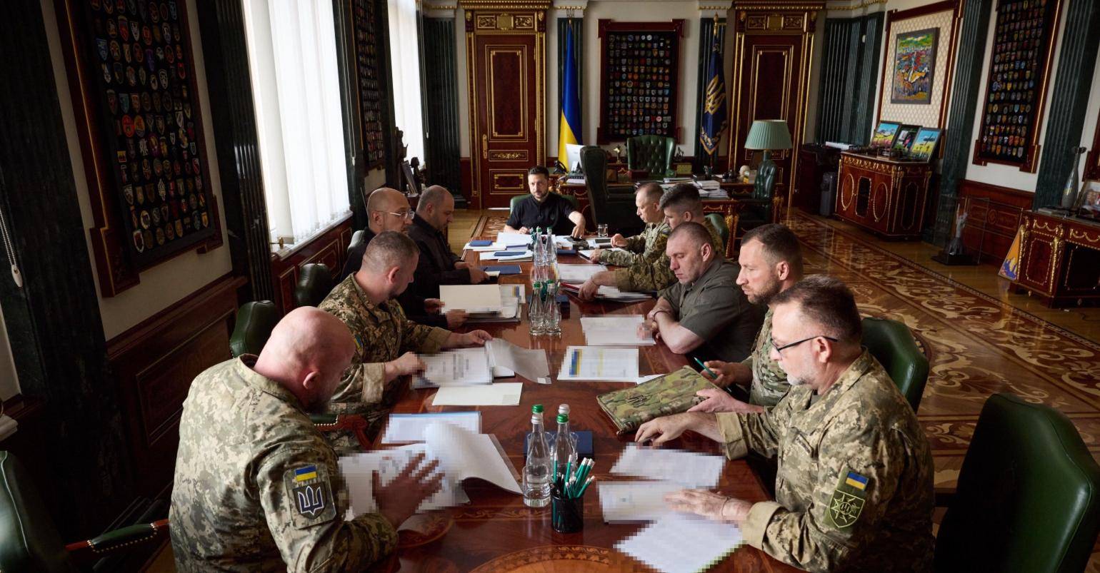 泽连斯基公开轰炸方案，美俄敢走错一步，乌军就要导弹雨包大饺子