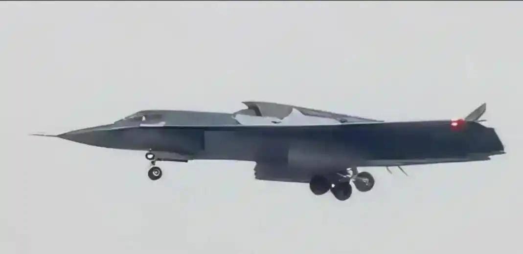 战斗机越造越庞大,歼 - 45 超大个头造型前卫,恰似 “空中巨无霸”