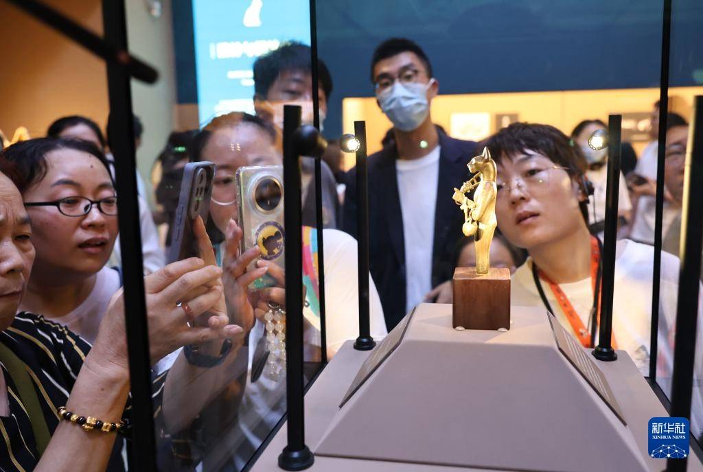 上海博物馆“金字塔之巅：古埃及文明大展”落幕