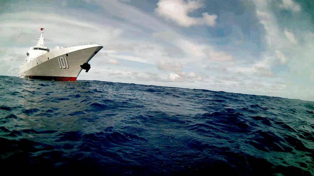 美媒爆料：055大驱“南昌”舰遭到美国无人艇跟踪监视！