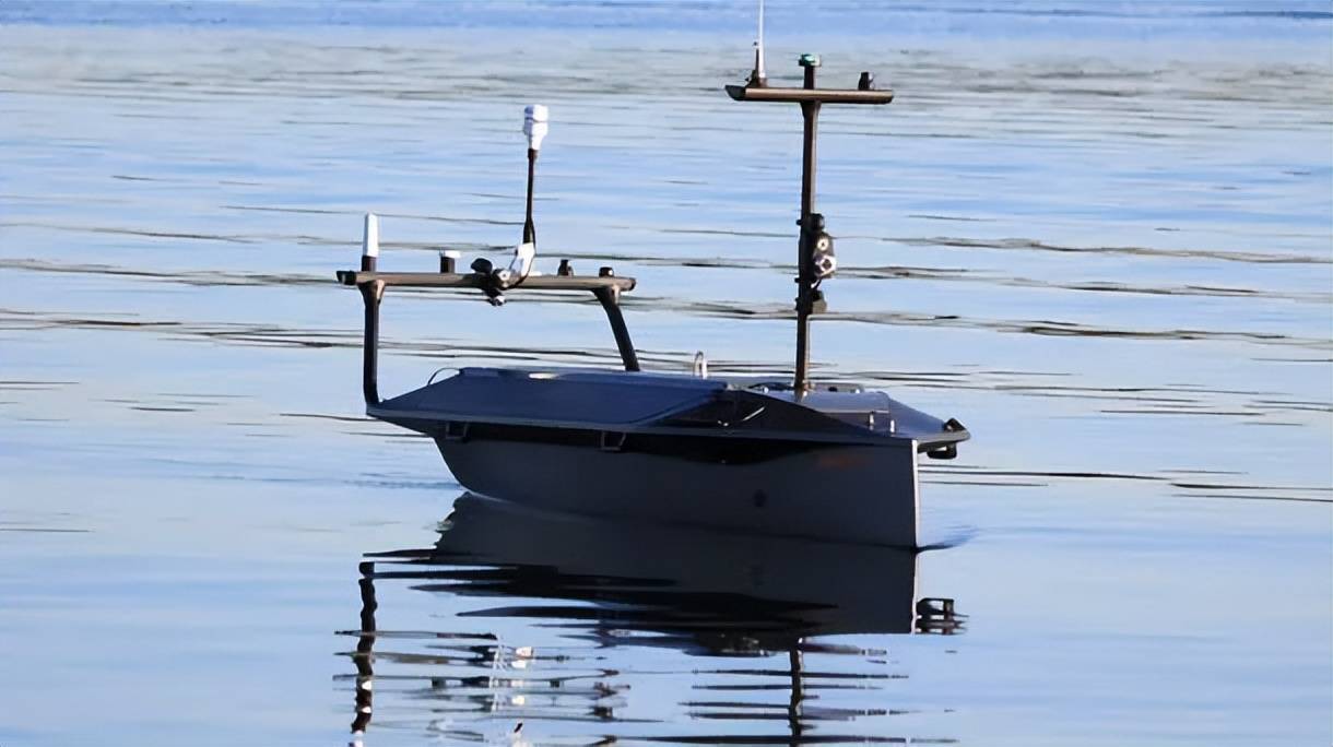 美媒爆料：055大驱“南昌”舰遭到美国无人艇跟踪监视！