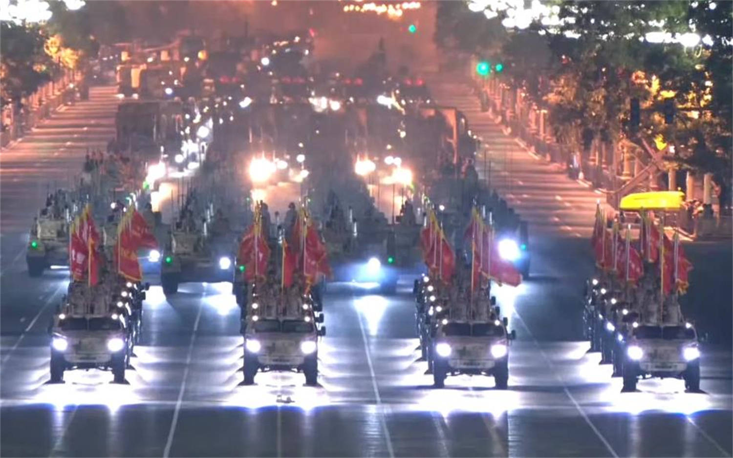 中国阅兵彩排惊艳世界，日本网友不服气，声称解放军打不过美军