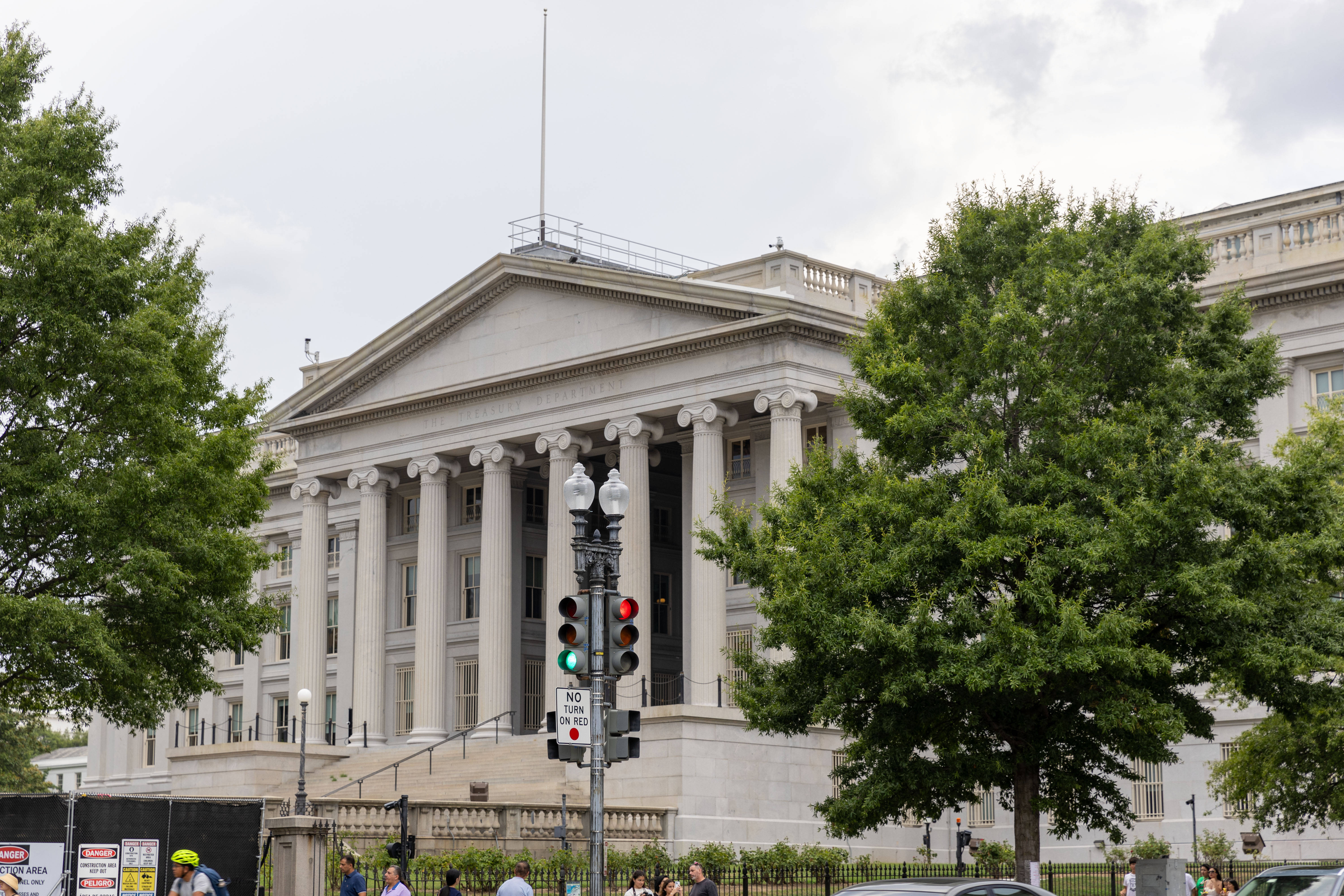 “你被炒了”！特朗普的“报复”接二连三