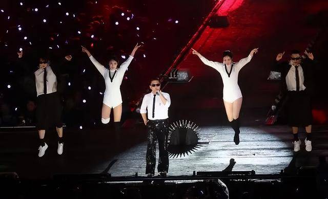 知名男歌手被警方调查，曾靠一首歌红遍全球