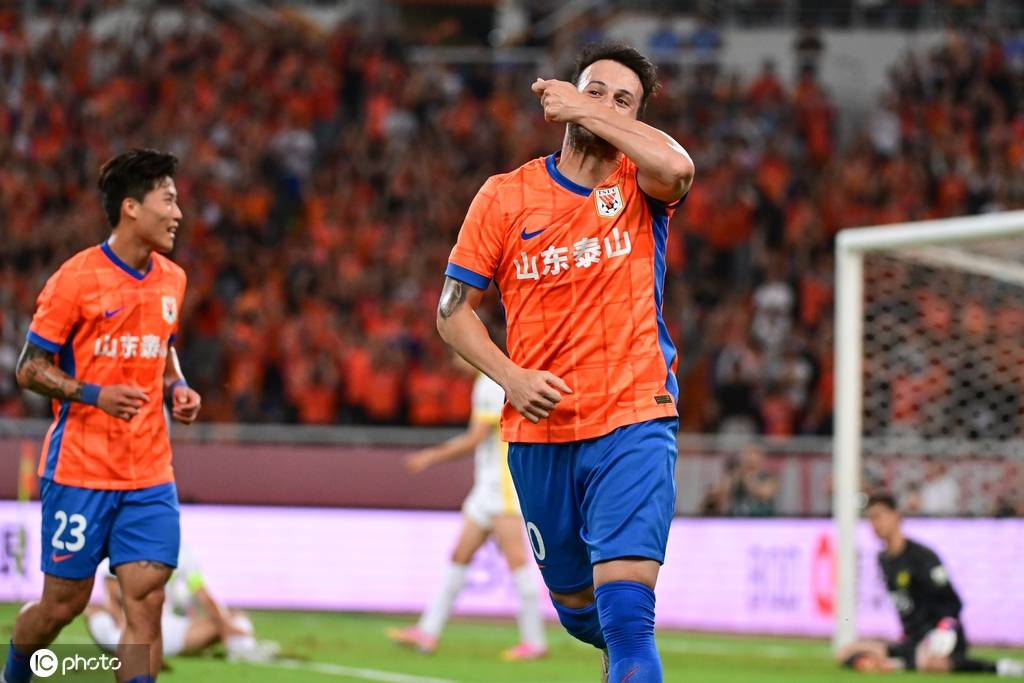 惨案！中超-卡扎大四喜马德鲁加双响 泰山6-0复仇国安