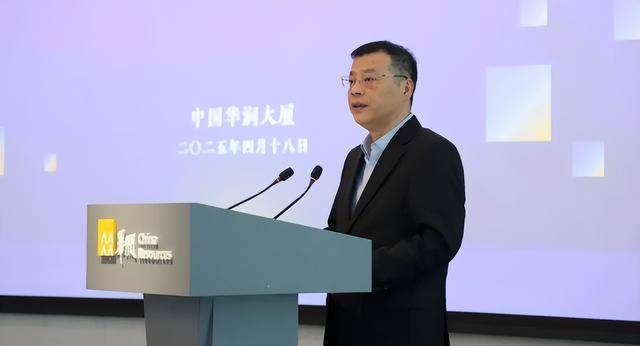 中组部有关干部局负责同志宣布中央决定，他们履新