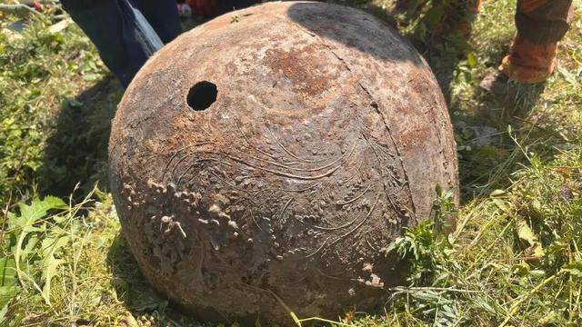 驴友爬大同殿山发现4个疑似佛磬老物件:刻有“嘉靖四十二年”等铭文,已移交文保部门