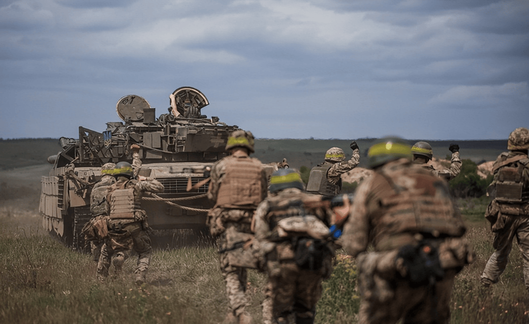 3000公里导弹团灭俄基地？泽连斯基来不及高兴，俄攻入红军城中心