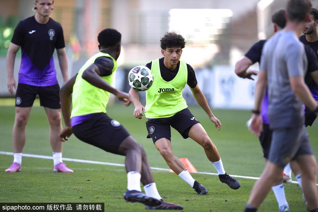 曼联尴尬了！2500万买了俩支升班马都不要的门将，原因曝光太扎心