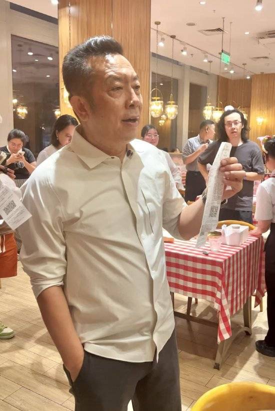 西贝贾国龙再怼罗永浩：这个人简直太坏了，狗咬我一口，我不能去咬狗一口