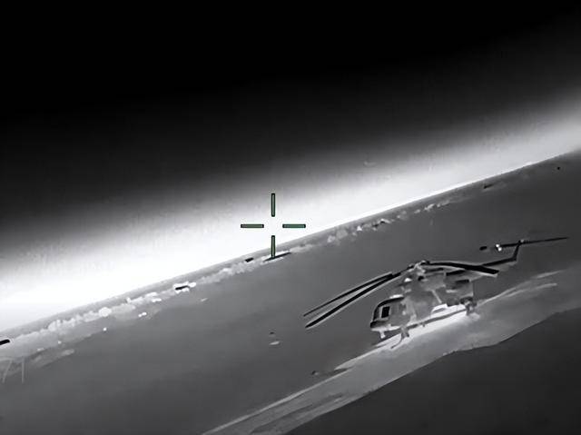 乌国防部情报总局发布视频：用无人机袭击俄目标，一架米-8直升机被击中