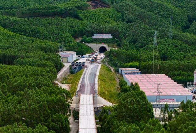 54座隧道全部贯通，柳梧铁路即将全线铺轨