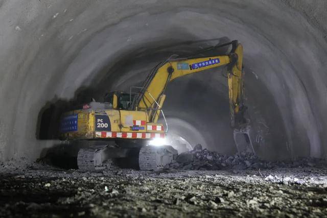 54座隧道全部贯通，柳梧铁路即将全线铺轨