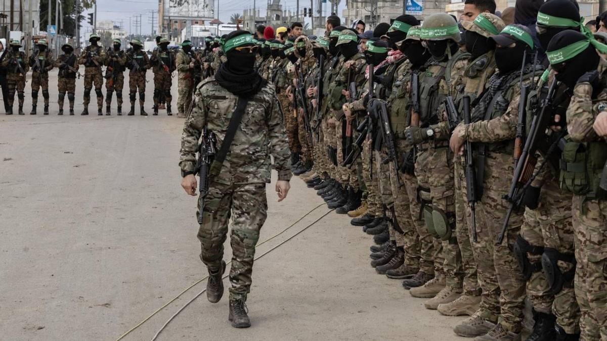 哈马斯交出保命底牌后，特朗普立马就翻脸：要求哈马斯解除武装，否则剿灭