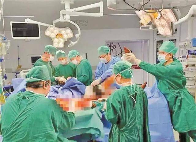 仅仅30秒，男子全身烧伤90%！别再这样充电！